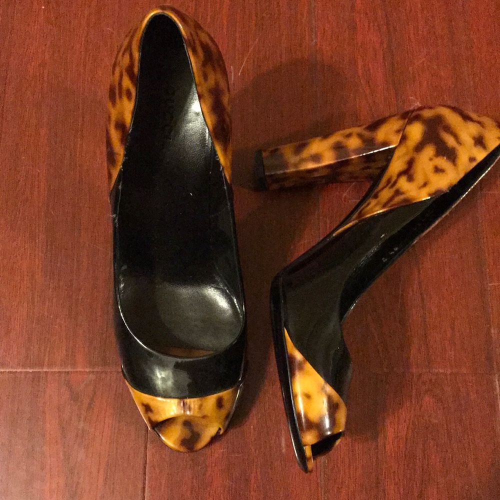 Gucci black and brown patent leather pump